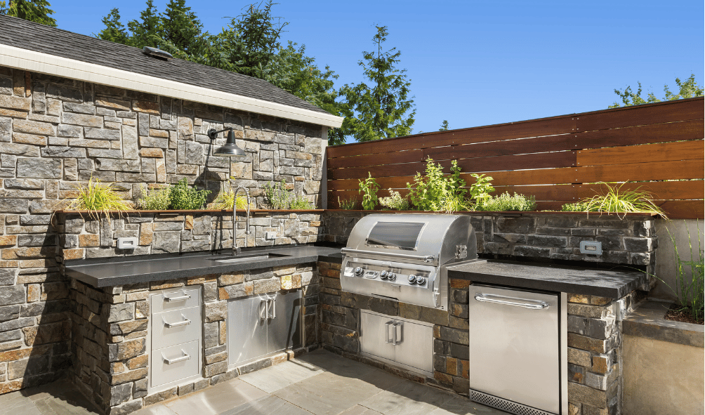 Outdoor Kitchen in Select Lakeland Pavers